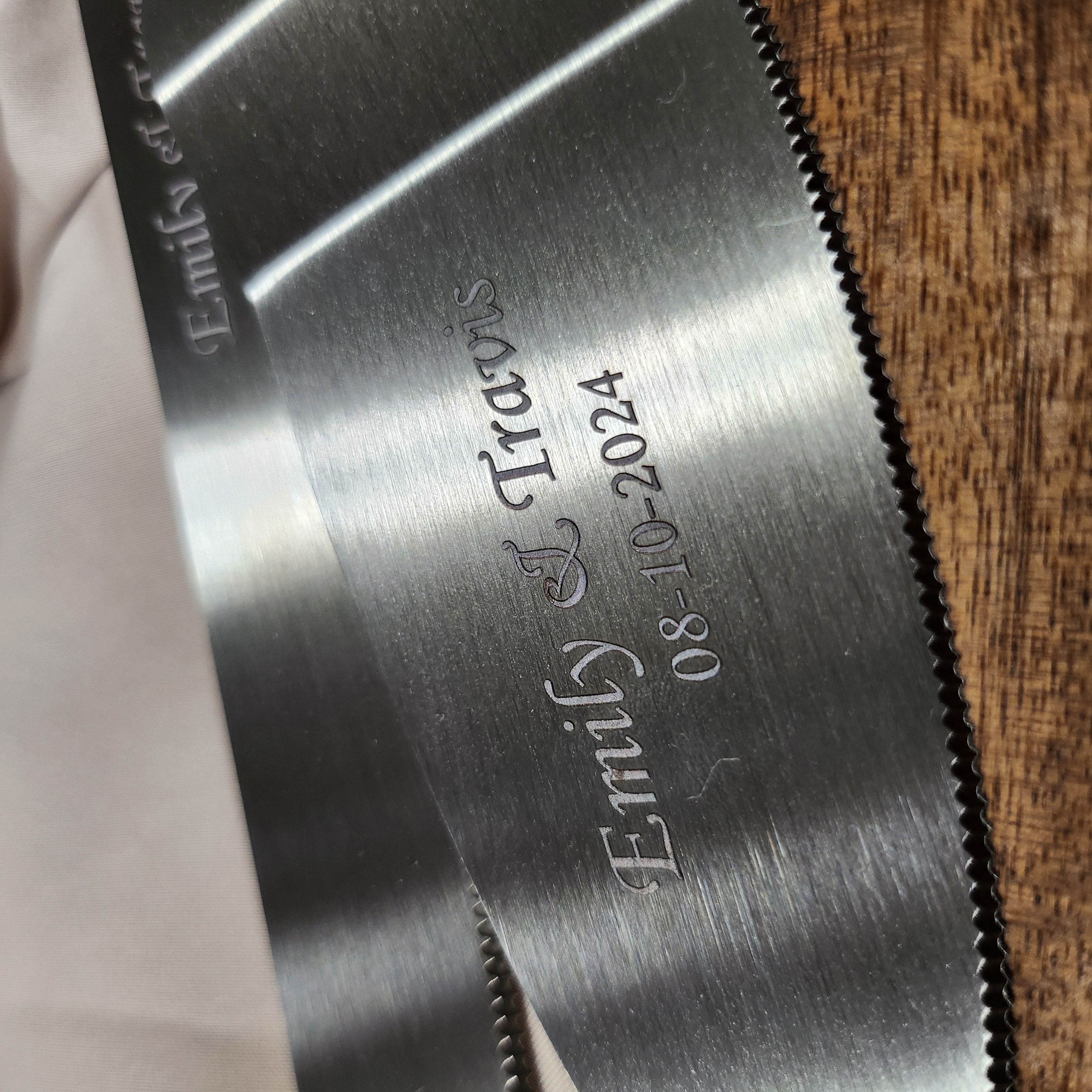 Engraved cake knife set
