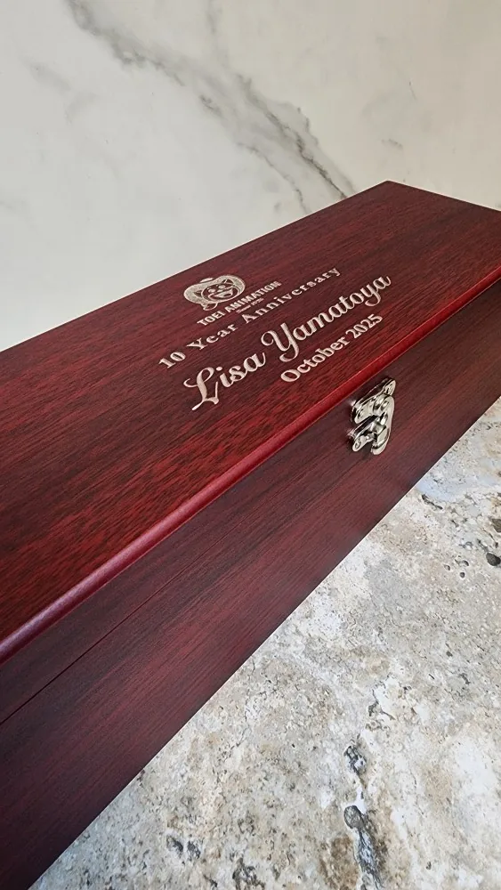 Engraved metal recognition piece
